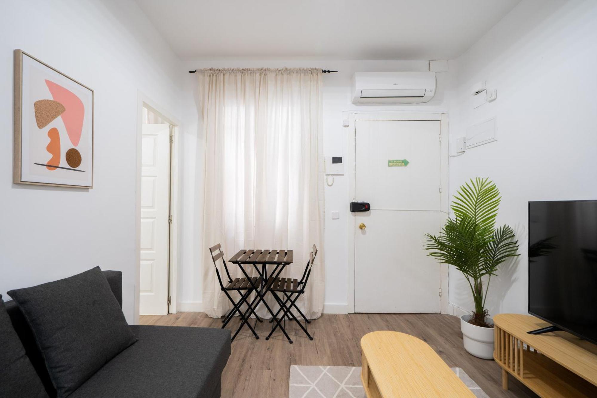 Apartamento En Chueca Para 4 Personas Alquiler Temporal Madrid Ngoại thất bức ảnh